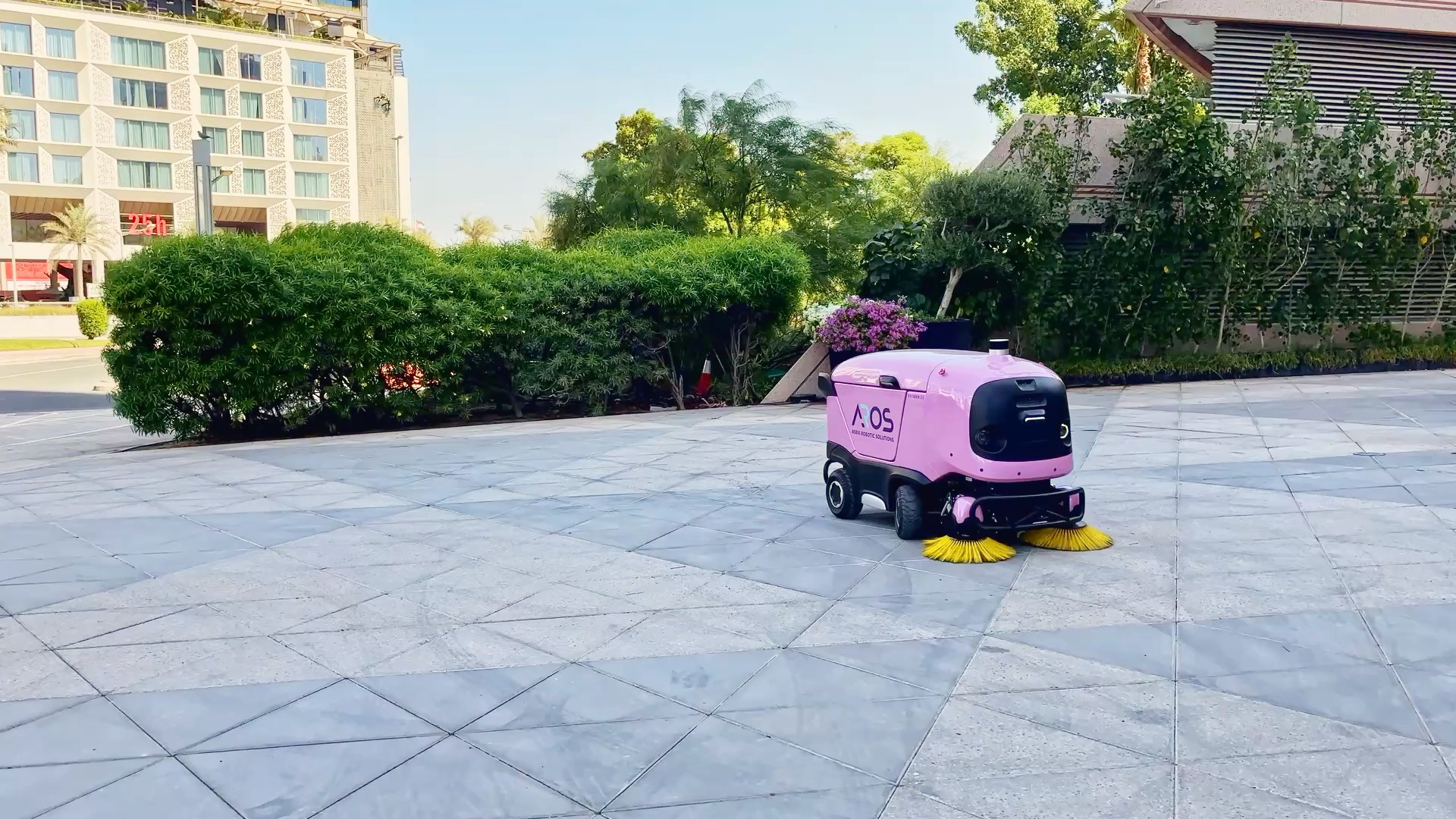 case_study_autonomics_tech_outdoors_sweeper_2