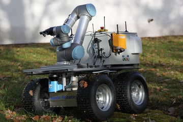 Innok Robotics pioneer sensor fusion AGV location in complex outdoor terrains