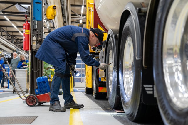 Ergonomics research tire changing
