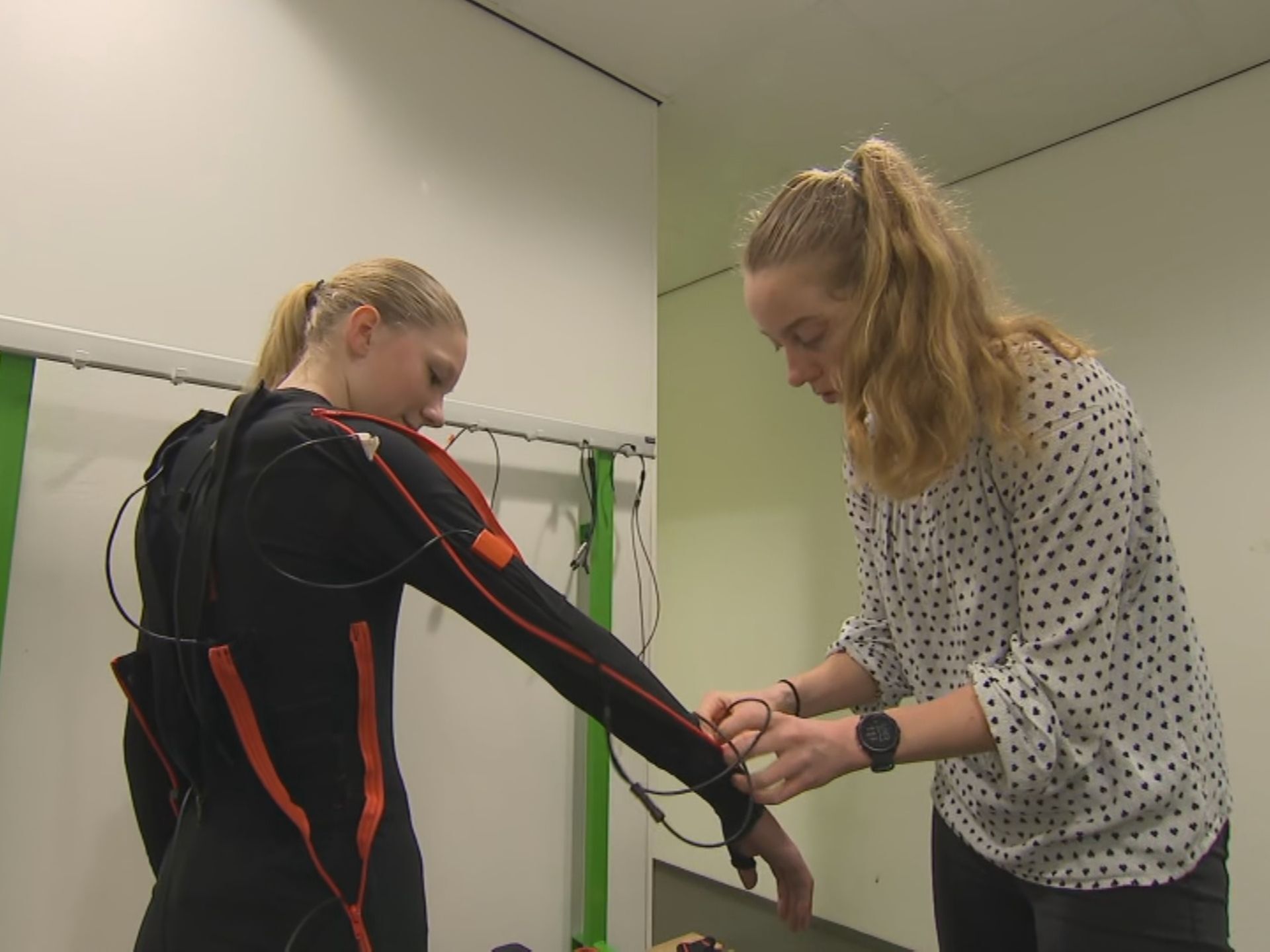 Studying safer football movement and motor learning with Xsens